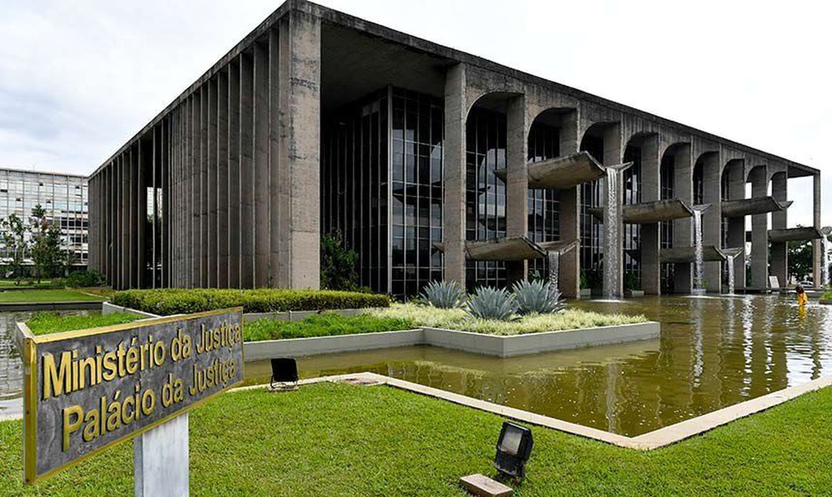 Governo edita decreto para disciplinar uso da força em ações policiais