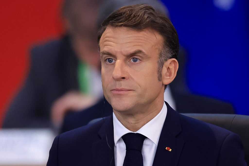 O governo francês entrou em colapso. O que isso significa?
