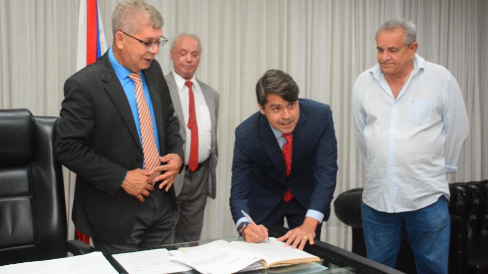 Paulo Câmara assume vaga de correligionário e toma posse como deputado estadual