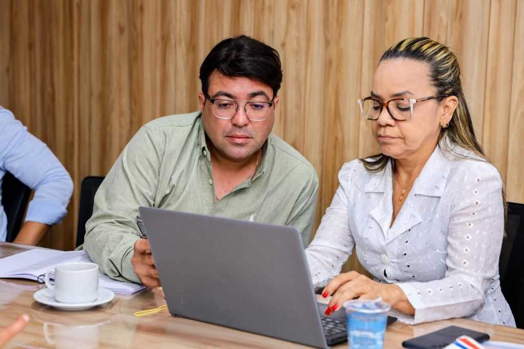 Reescreva o título "Reforma à Lei Orgânica do Município é debatida em audiência pública realizada na Câmara Municipal" com até 70 caracteres, mantendo sua essência, NÃO adicione um ponto final