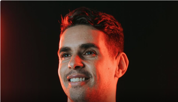 São Paulo anuncia retorno de Oscar, 14 anos após saída polêmica