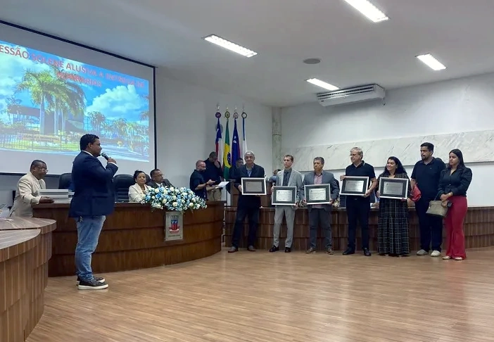Câmara de Candeias entrega Títulos de Cidadania e Medalha de Honra ao Mérito em solenidade histórica