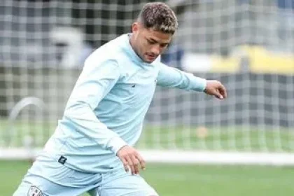 Vitória contrata volante Val Soares, ex-Marítimo, para 2025