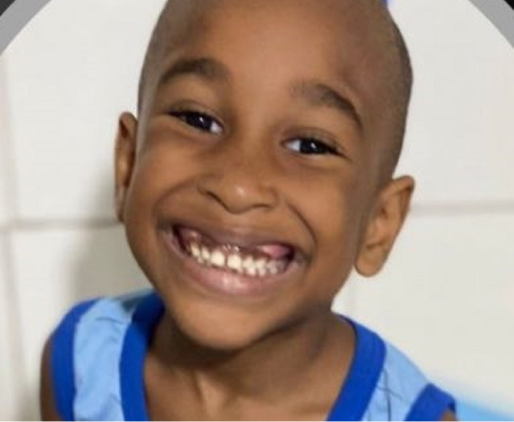 Tragédia em Lauro de Freitas: Menino de 5 anos morre atingido por bala perdida