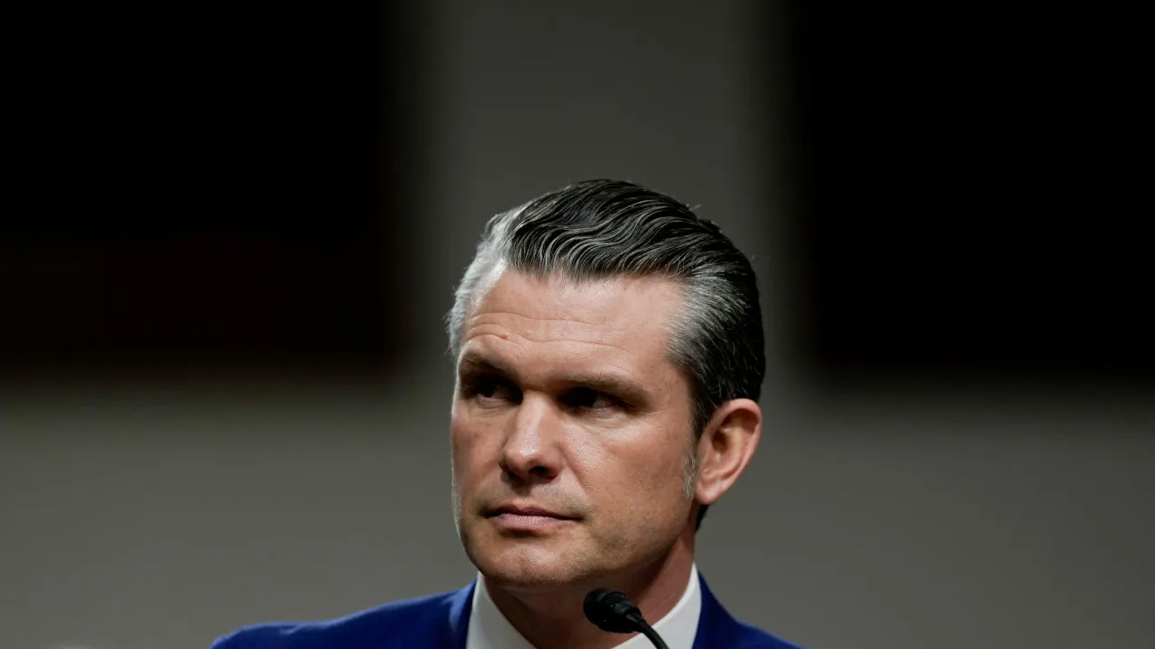 Pete Hegseth enfrenta duras críticas em audiência para liderar Pentágono