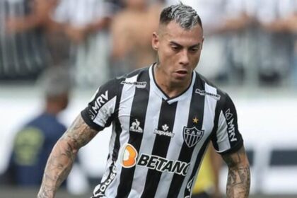 Vitória acerta contratação do atacante chileno Eduardo Vargas