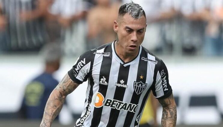 Vitória acerta contratação do atacante chileno Eduardo Vargas