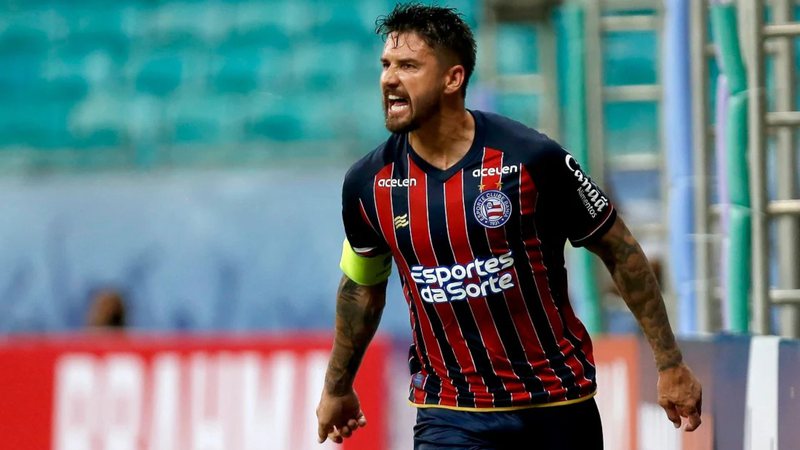 Vitória quer manter negociações por Everaldo, diz portal