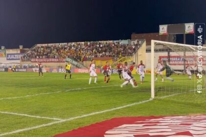 Vitória vence primeiro jogo do ano por 4 x 1