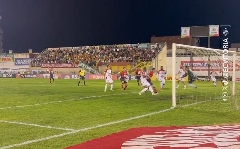 Vitória vence primeiro jogo do ano por 4 x 1