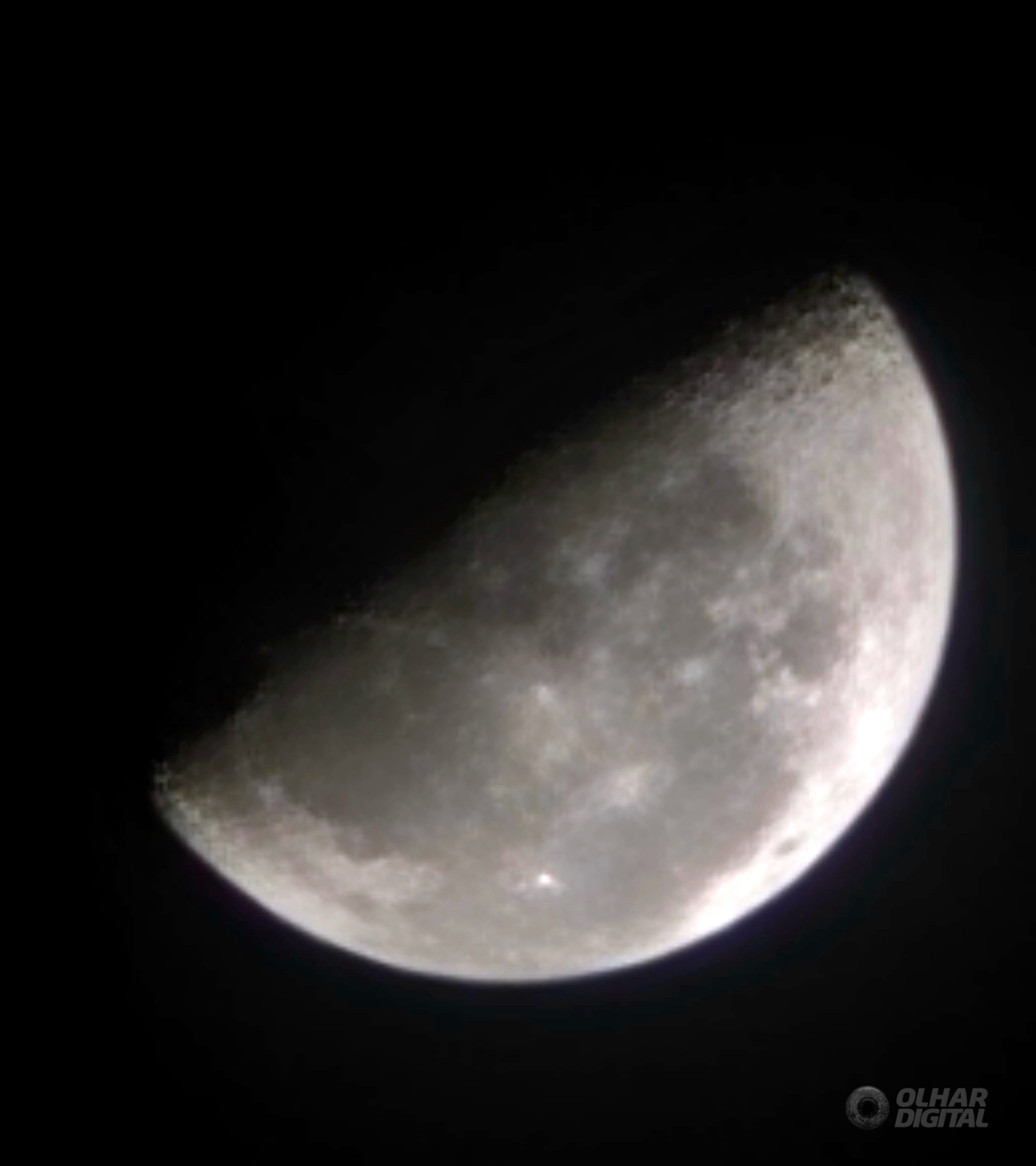 Homem "descobre" fato interessante sobre a Lua