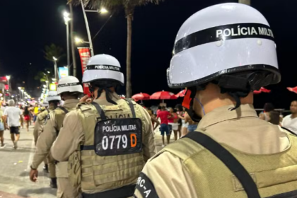 Vendedor preso por comercializar abadás ilegais do Camarote da PM