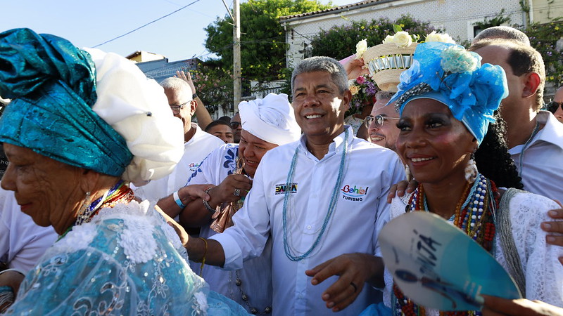 Jerônimo participa da Festa de Iemanjá, pede renovação e paz para a Bahia