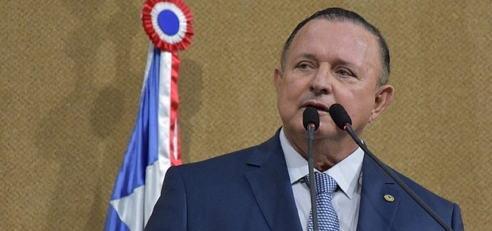 Líder do governo na Alba critica afastamento de Adolfo Menezes da presidência da Casa