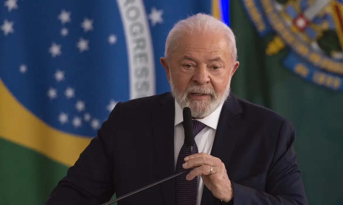 Lula parabeniza novos presidentes da Câmara e do Senado: uma reviravolta na política brasileira