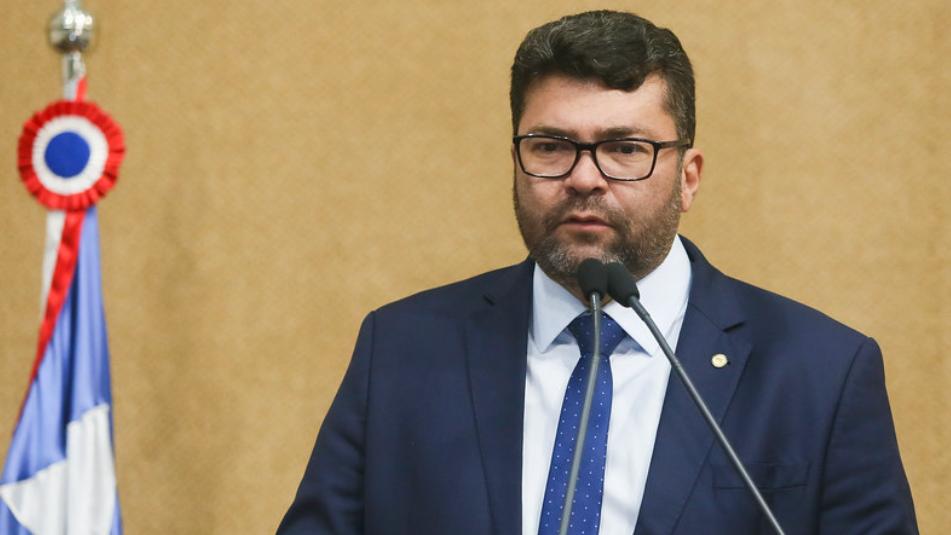 Marcinho Oliveira quer entregar Comenda Dois de Julho ao cantor Léo Santana