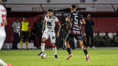 Vitória bate Atlético de Alagoinhas com time misto e confirma liderança