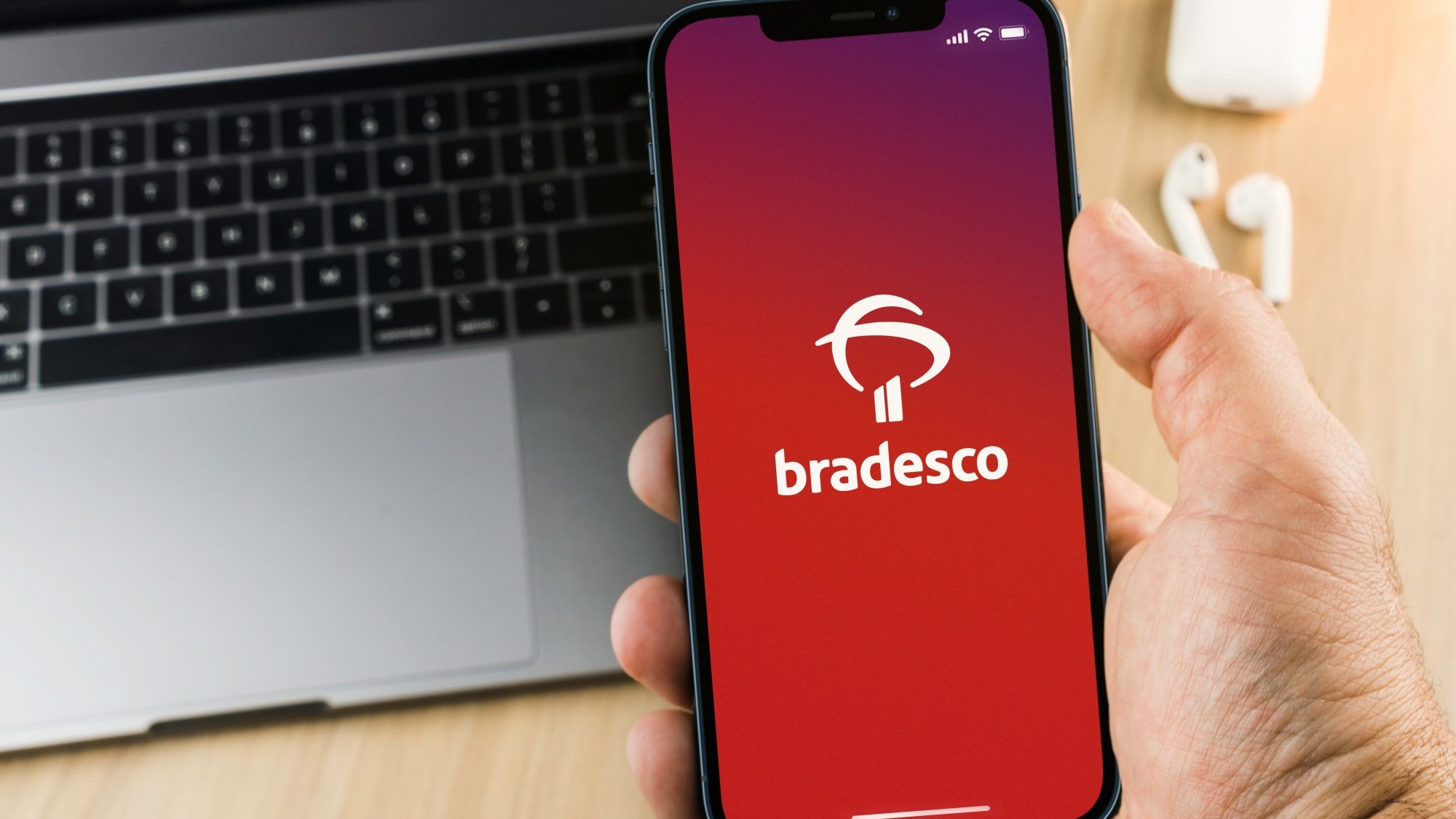 De novo! Bradesco passa por instabilidades nesta terça-feira (25)