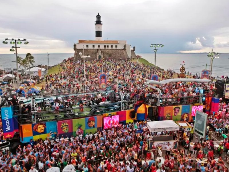 Confira a programação do Carnaval neste domingo (2)