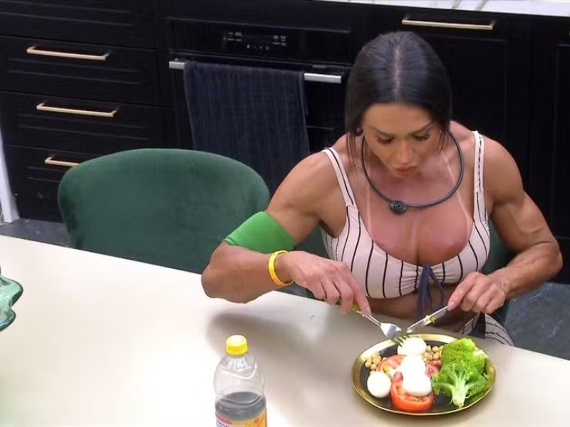 BBB25: Gracyanne revela passado difícil e supresa emocionante