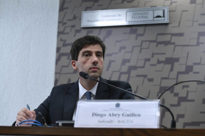 Diretor do BC defende desaceleração econômica para controlar inflação