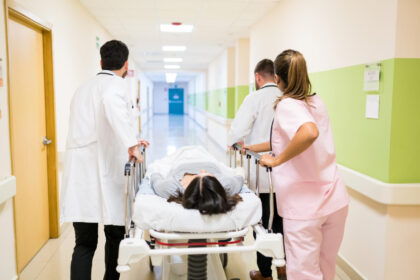 Prognóstico de Paciente Crítico: A Importância do Olhar Médico em Comparação com a Avaliação por Inteligência Artificial