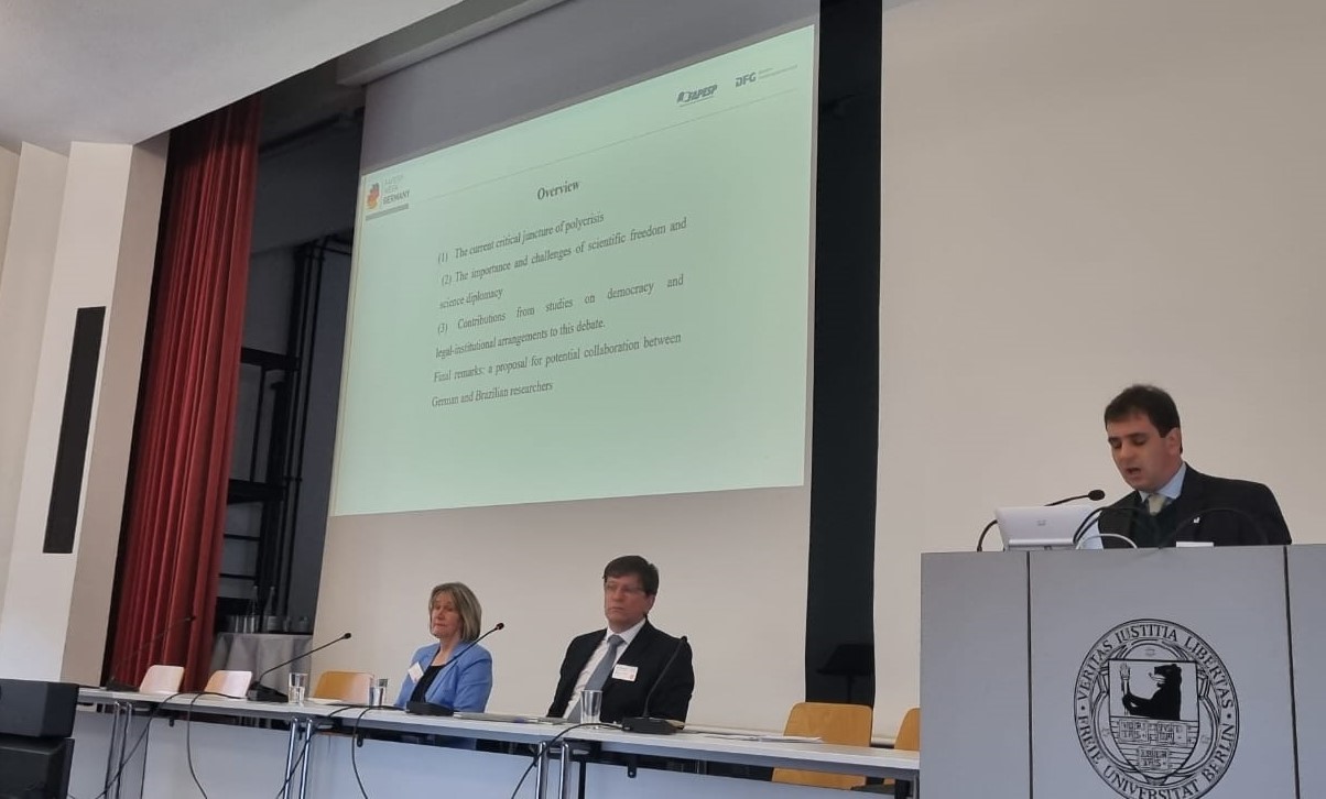 Desafios e Ameaças à Liberdade Científica: Perspectivas de Pesquisador