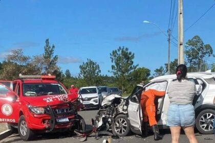 Acidente entre Carro Bombeiros e veículo de passeio em Camaçari