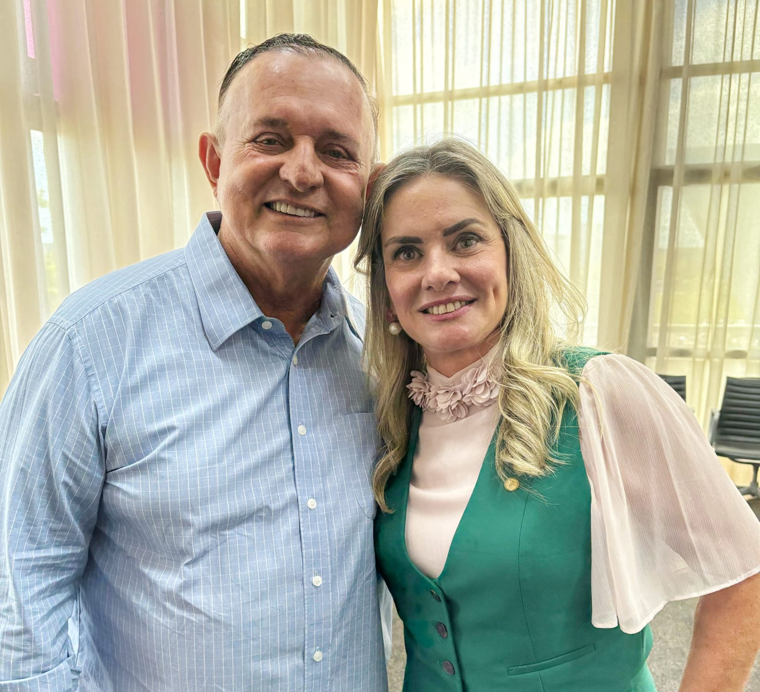 "Não adianta as aves de mau agouro quererem plantar intriga na minha relação com a deputada Ivana", diz Adolfo Menezes