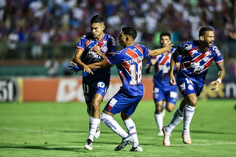 Bahia goleia Jacuipense e avança para a final do Baianão após expulsão inusitada