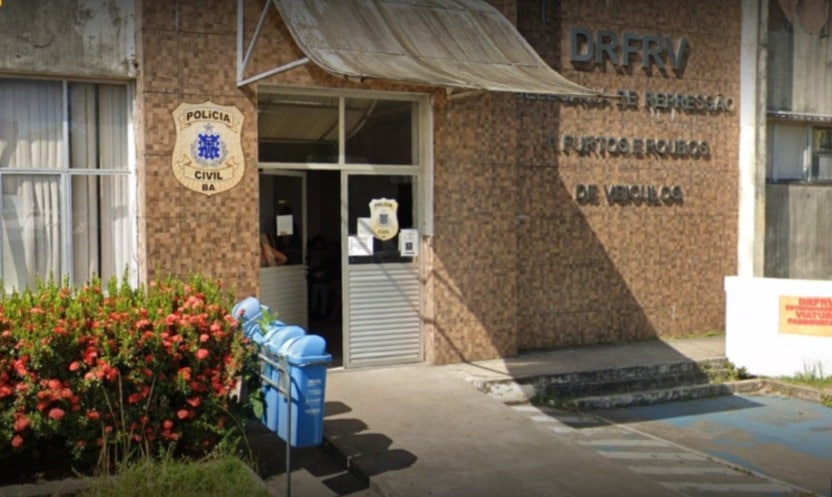 Carro roubado recuperado na Cascalheira em Camaçari