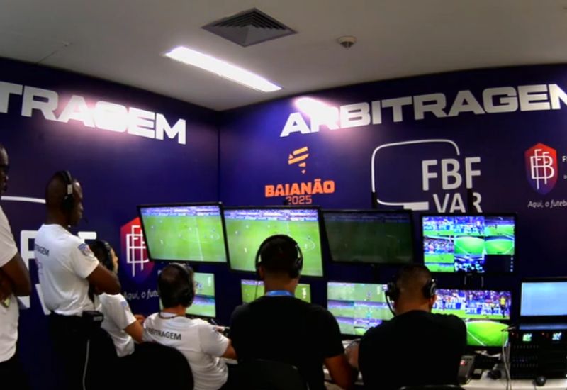 FBF divulga áudio do VAR sobre lance polêmico entre Everton Ribeiro e Neris no Ba-Vi