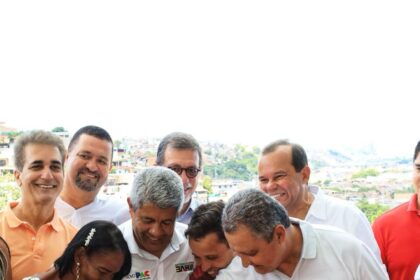 Ao lado de Rui Costa, governador comemora aniversário de Salvador com inaugurações