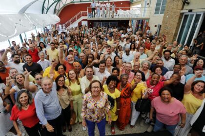 Lídice realiza plenária e sinaliza que será candidata à reeleição em 2026
