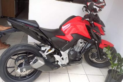 Mulher tem moto furtada no Jardim Limoeiro em Camaçari