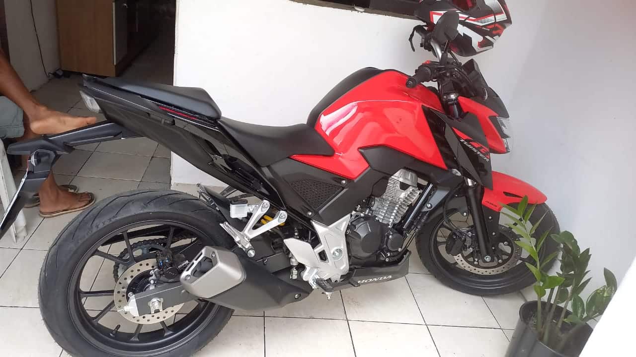 Mulher tem moto furtada no Jardim Limoeiro em Camaçari