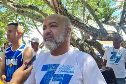 Niltinho celebra Lavagem de Arembepe com bloco dedicado ao aniversário da Câmara