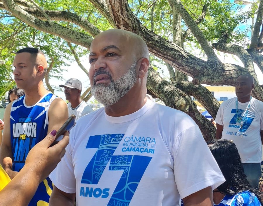 Niltinho celebra Lavagem de Arembepe com bloco dedicado ao aniversário da Câmara