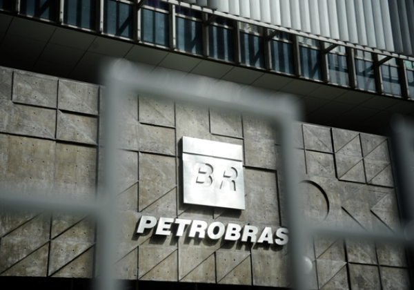 Petroleiros param por 24 horas contra mudanças no teletrabalho e por participação nos lucros