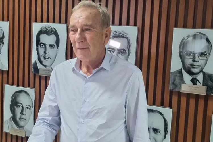 Ao lado de Jerônimo Rodrigues e de Rui Costa, prefeito de Andaraí assume presidência da UPB