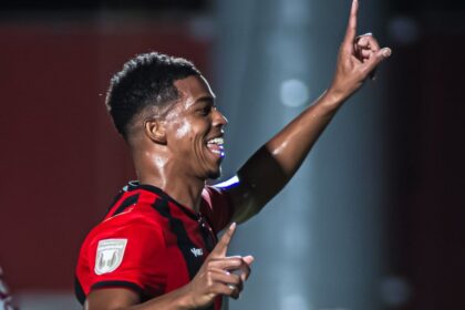 Vitória vence Atlético de Alagoinhas por 3 a 0 e avança à final do Campeonato Baiano