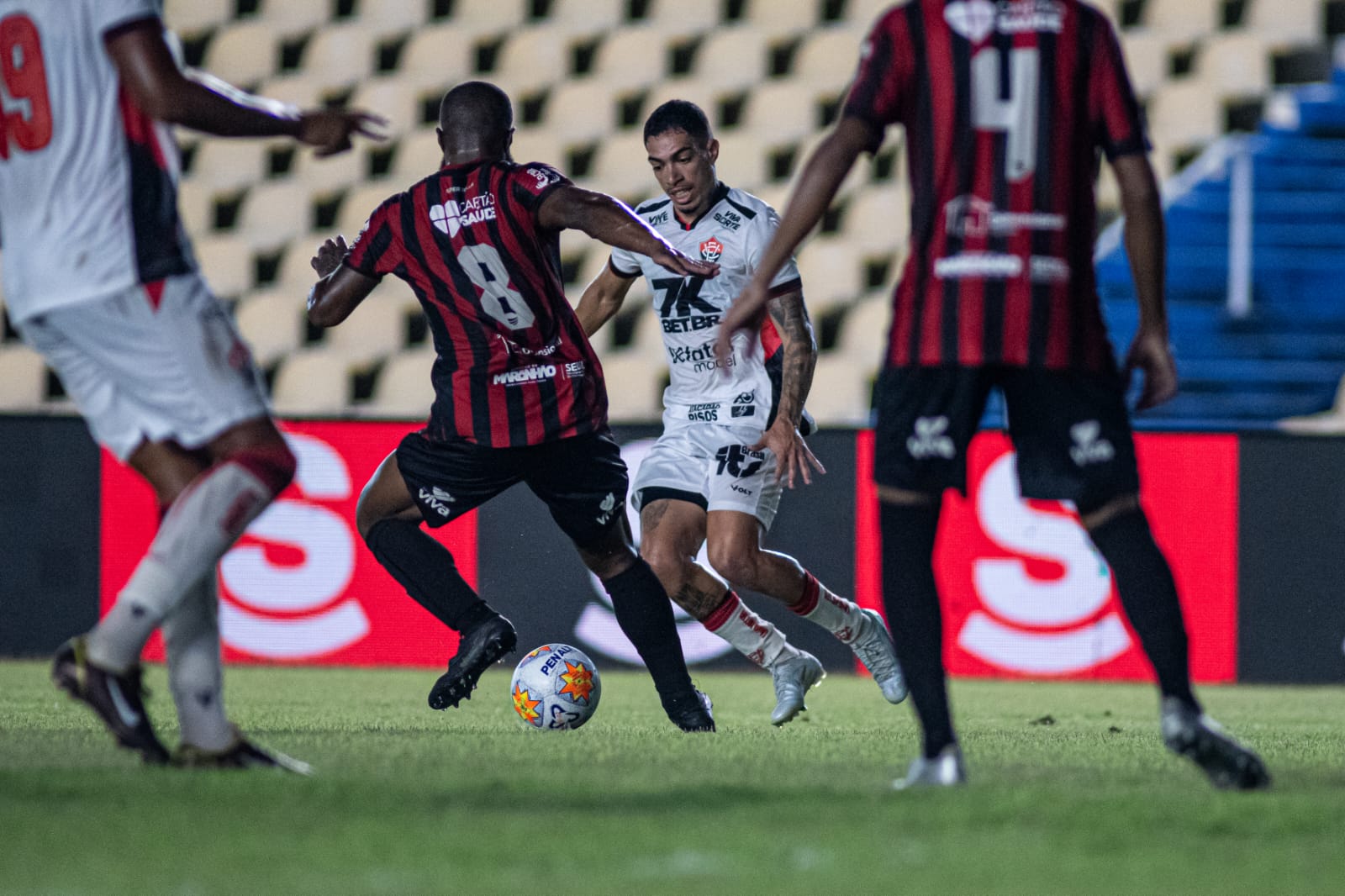 Vitória empata com o Moto Club e avança em primeiro na Copa do Nordeste