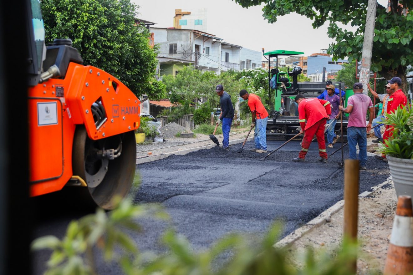 Candeias: Prefeitura conclui asfalto na Wanderley, melhora mobilidade e reduz congestionamento no centro.