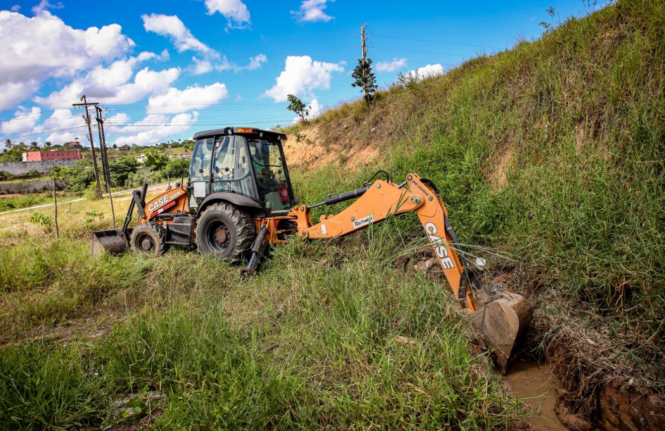 Moradora da Nova Candeias pede para não jogar lixo nas ruas