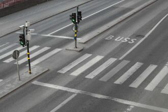 Quem inventou os primeiros semáforo e faixa de pedestre? Descubra