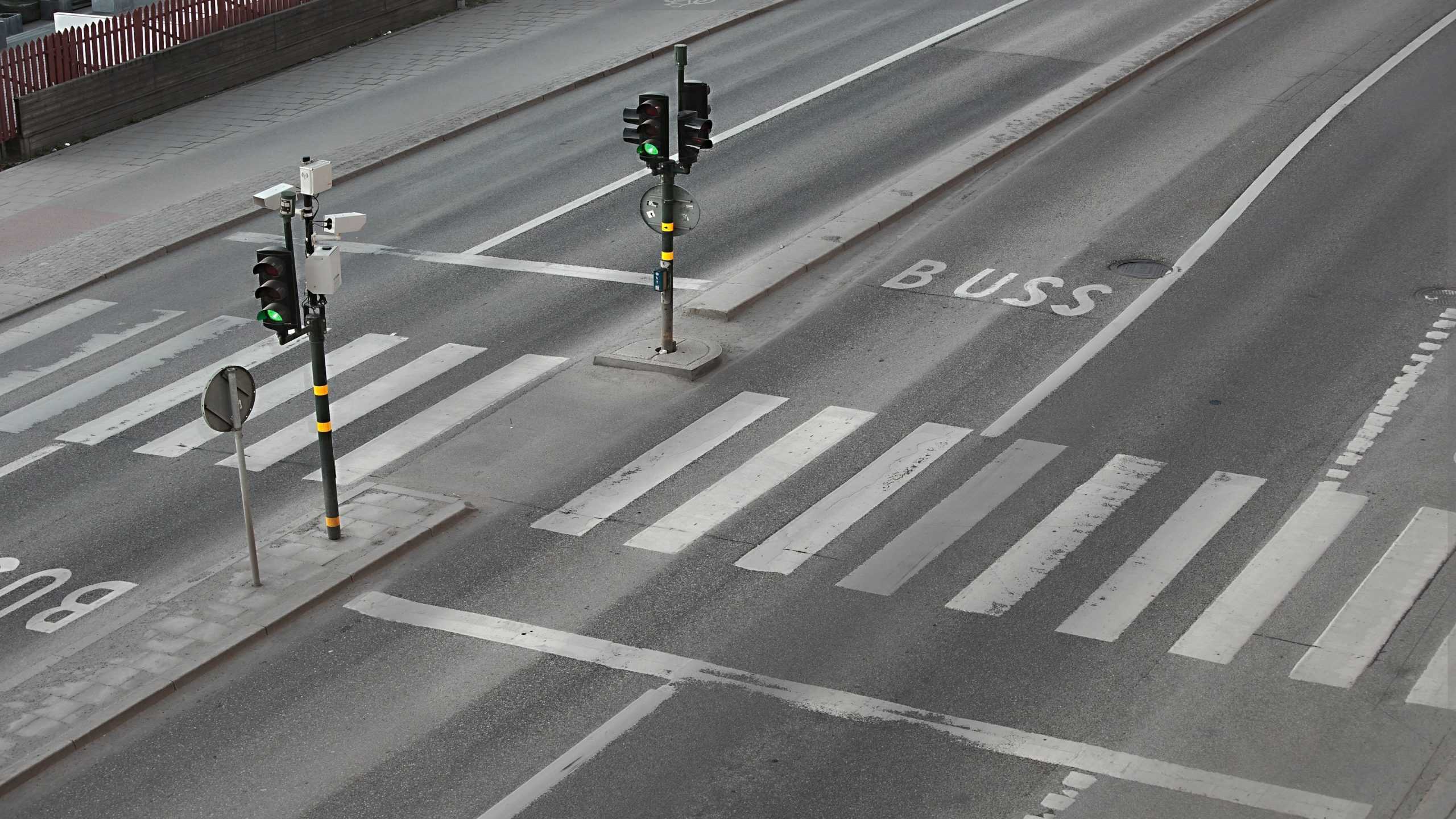 Quem inventou os primeiros semáforo e faixa de pedestre? Descubra
