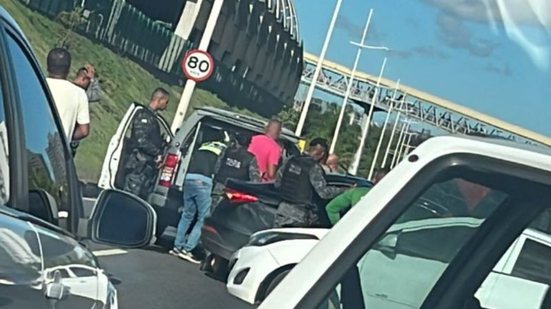 Tiroteio na Av. Paralela fere duas pessoas e gera pânico na região