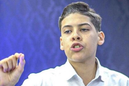 Influenciadora Choca com Pastor Mirim: 'Felicidade é porrada!'