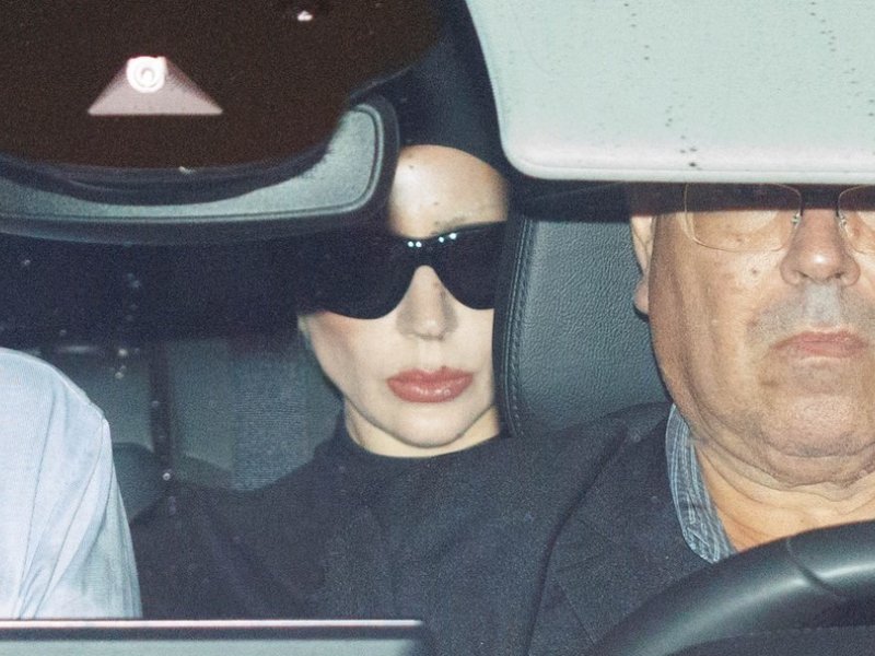 Lady Gaga Encanta Brasil: Show Surpreendente em Copacabana!