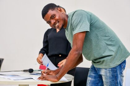 Candeias: Prefeitura certifica jovens e adultos em cursos técnicos